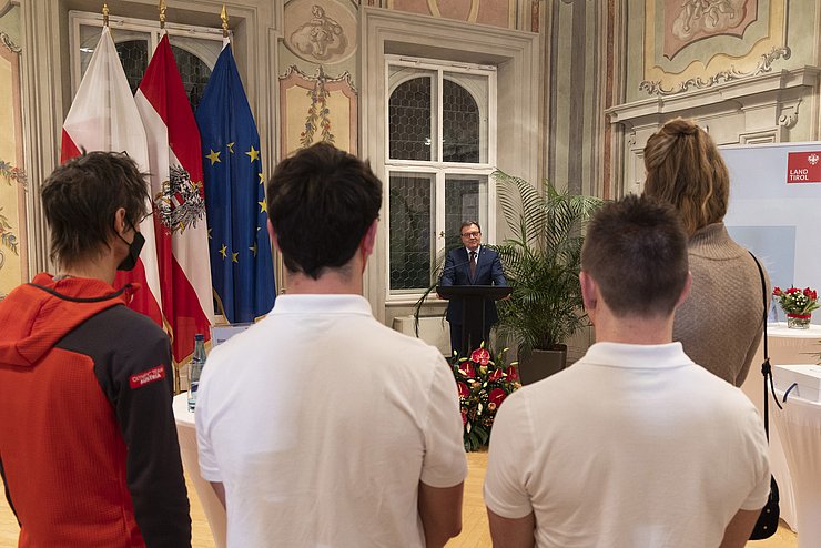 LH Platter gratulierte den SportlerInnen in seiner Rede herzlich zu ihrem Olympia-Erfolg. 