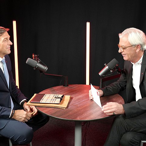 Zwei Herren im Gespräch