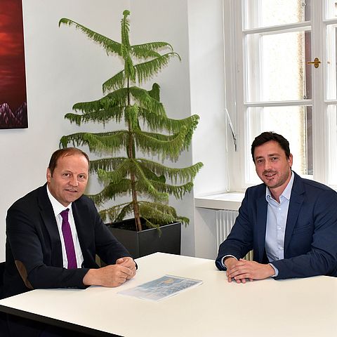 Sportlandesrat LHStv Josef Geisler mit dem Präsidenten des Landesschwimmverbandes Tirol Markus Senfter