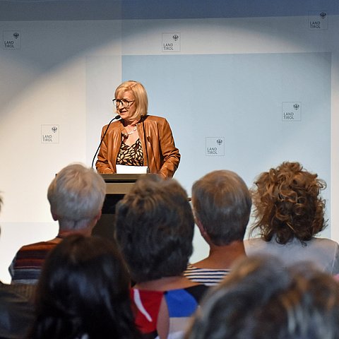 Beate Palfrader lobte das Engagement der ehrenamtlich Tätigen im Büchereiwesen. 