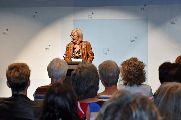 Beate Palfrader lobte das Engagement der ehrenamtlich Tätigen im Büchereiwesen. 