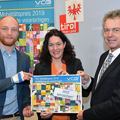 Beim VCÖ-Mobilitätspreis 2019 mitmachen: von links Michael Schwendinger, VCÖ, Mobilitätslandesrätin Ingrid Felipe, Christian Wieser, ÖBB.