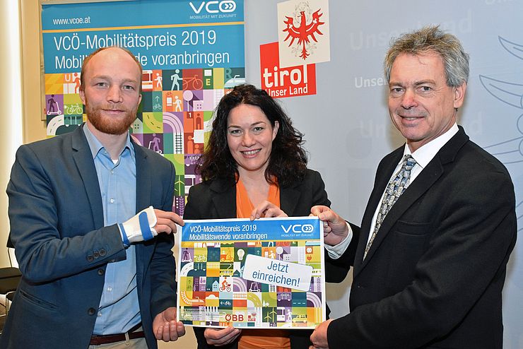 Beim VCÖ-Mobilitätspreis 2019 mitmachen: von links Michael Schwendinger, VCÖ, Mobilitätslandesrätin Ingrid Felipe, Christian Wieser, ÖBB.