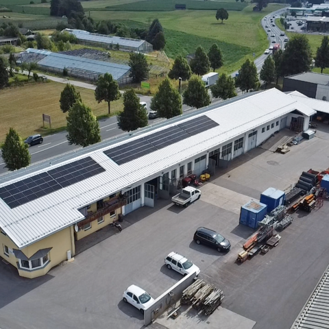� Land Tirol Energie vom Dach: Sonnenstrom für den Maschinenhof Agrar Lienz