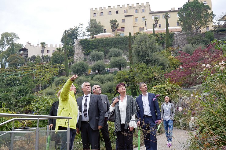 Die PräsidentInnen und Abgeordneten bekamen am Dienstag eine Führung durch die Gärten von Schloss Trauttmansdorff.