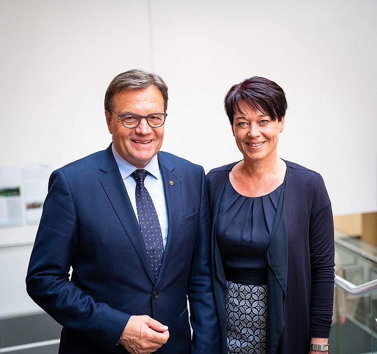 LH Günther Platter und LTPin Sonja Ledl-Rossmann freuen sich über die zahlreichen Aktionen und Veranstaltungen rund um den Tag der Herzlichkeit.
