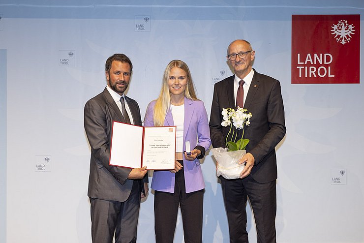 © Land Tirol / Mario Webhofer v.l.n.r. 1. LHStv. Georg Dornauer, Anna Gandler, LH Anton Mattle