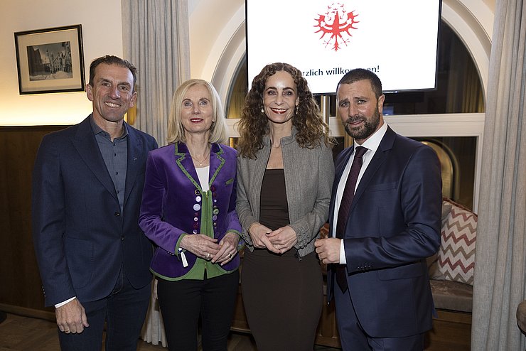 (v.li.) Präsident des österreichischen Rodel-Verbands Markus Prock, ÖSV-Präsidentin Roswitha Stadlober, Landesrätin Eva Pawlata und Sportreferent LHStv Georg Dornauer.