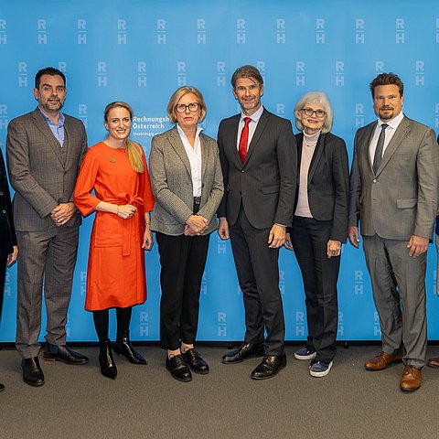 Foto: Präsidentin des RH Österreich mit den Direktorinnen und Direktoren der LRH (© RH Österreich)