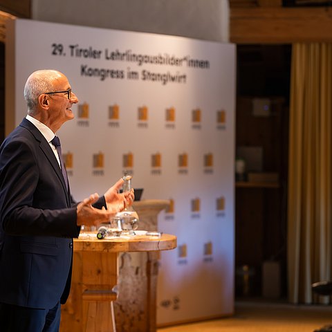 LH Mattle bei Rede