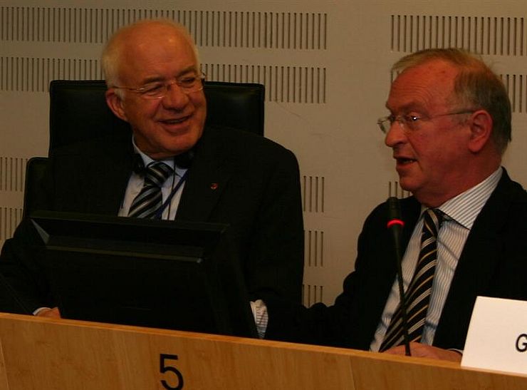 Bild 2: CALRE-Präsident Herwig van Staa mit dem Präsidenten des AdR Luc Van den Brande