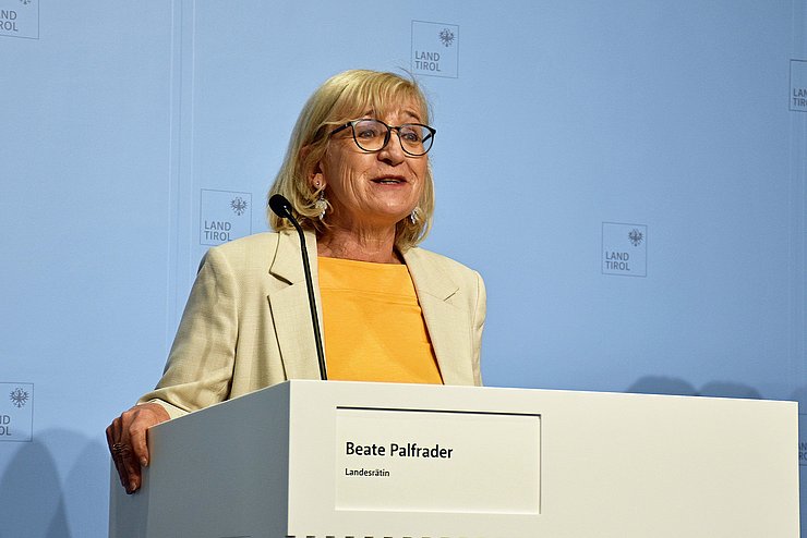 Palfrader am Rednerpult