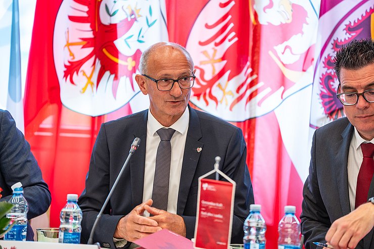 © Land Tirol/Fitsch Mattle beim Sprechen