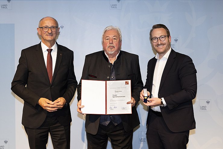 © Land Tirol/W9 Mario Webhofer v.l.n.r.: LH Anton Mattle, Gerhard Moser, 1.LH-Stv. Philip Wohlgemuth