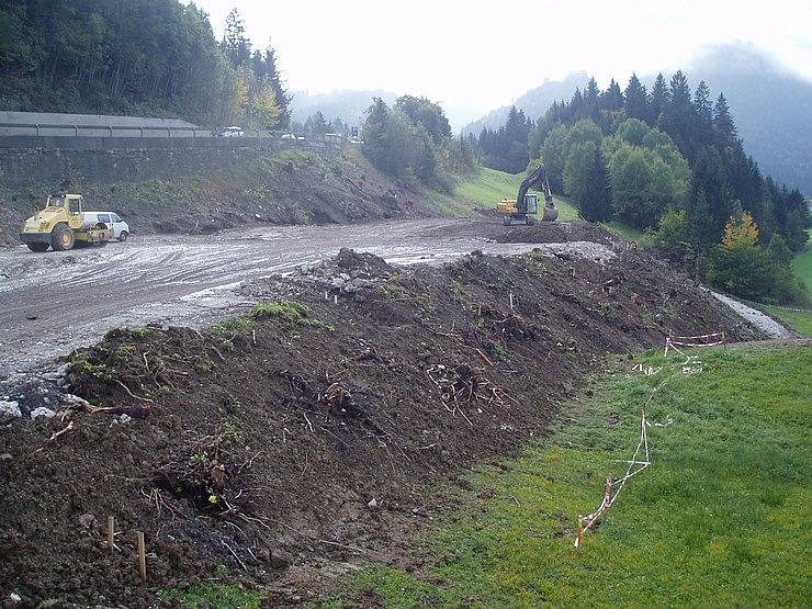 Dammansicht vom Sportplatz