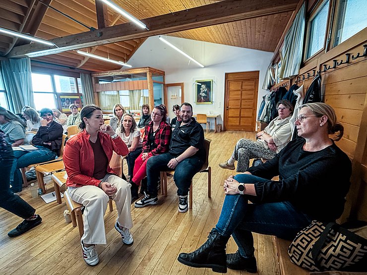 © Plattform EKiZ Tirol Mair mit Personen redend