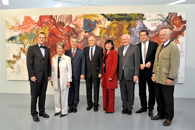 © Landtagsdirektion v.l.n.r.: Museumsdirektor Wolfgang Meighörner, Margit Fischer, BP Heinz Fischer, Kurator Günther Dankl, Kulturlandesrätin Beate Palfrader, LTP Herwig van Staa, Vizebürgermeister Franz Gruber, Museumsvereinsobmann Andreas Trentini