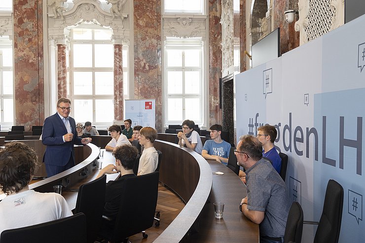LH Platter beantwortet die Fragen der Schüler der HTL Fulpmes