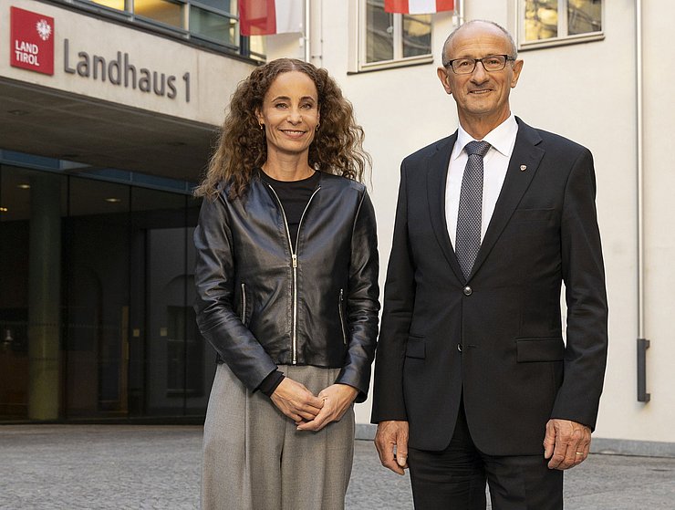 LH Mattle und LRin Pawlata nebeneinander stehend