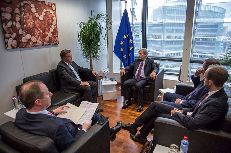 Im Gespräch mit dem designierten EU-Kommissar Johannes Hahn betonte LH Günther Platter die Bedeutung der EU-Regionalförderungen für Tirol.