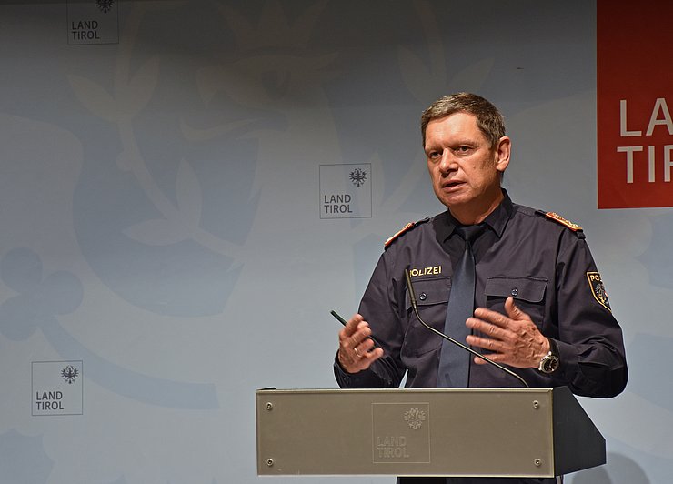 Der Leiter der Landesverkehrsabteilung, Markus Widmann berichtete: "Insgesamt wurden 8.917 Motorräder überprüft, wovon 135 gegen die Lärmverordnungen verstoßen haben."