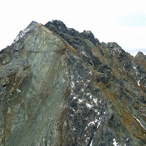 Infolge des Felssturzes am Schartlaskogel im Pollestal (Gemeinde Längenfels) Anfang Oktober 2015 wird der Berg mit modernsten Methoden vermessen und überwacht. Der Schartlaskogel ist Thema beim Geoforum.