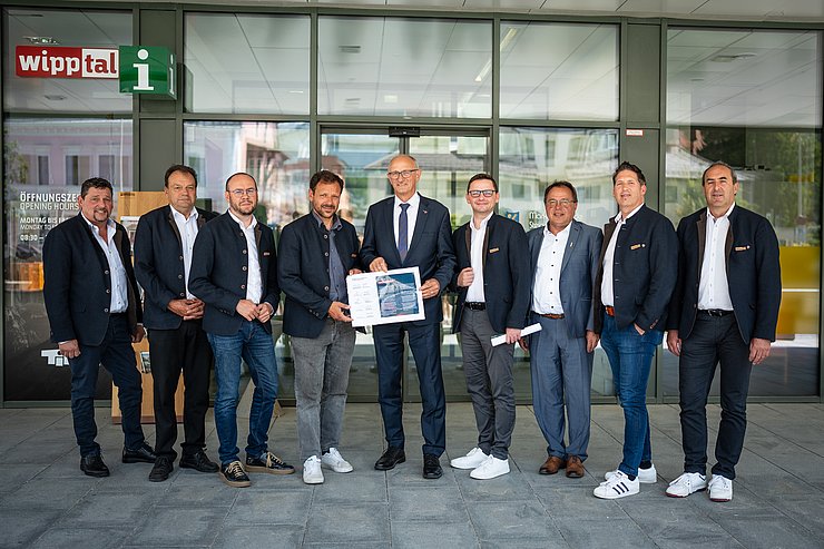 © Land Tirol/Fitsch LH Mattle und die Bürgermeister.