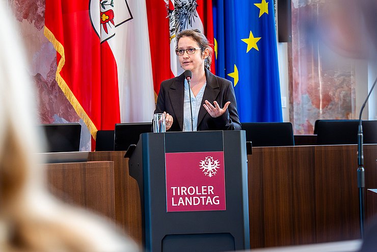 Susanne Reitmair-Juarez erläuterte die Ergebnisse ihres Dissertationsprojekts.