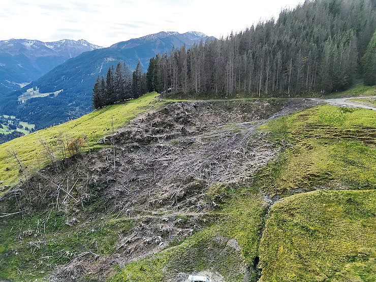 Drohnenaufnahme Hangrutsch auf Alm