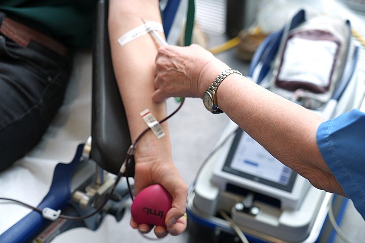 Arm, dem Blutabgenommen wird