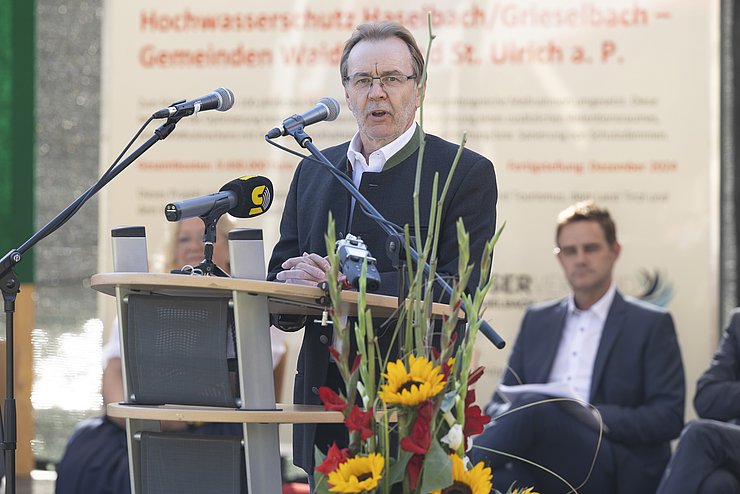 Waidrings Bürgermeister Georg Hochfilzer: „Der Schutz vor Naturgefahren ist ein bedeutender Faktor, damit wir auch zukünftig die Sicherheit der Bevölkerung und Entwicklungsmöglichkeiten in den Gemeinden gewährleisten können“.