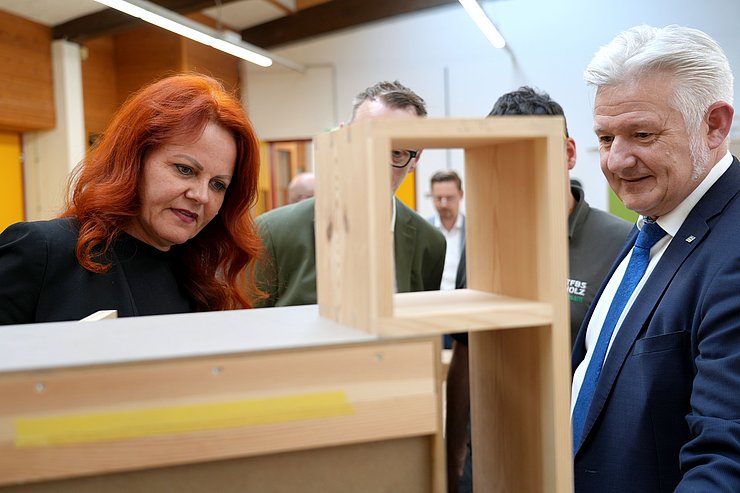 © Land Tirol/Krepper Besuch TFBS Holztechnik