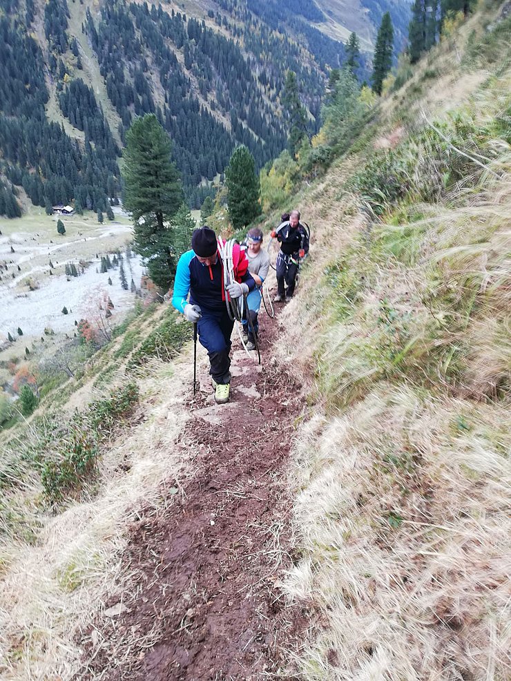 Bereits letztes Jahr wurde mit den Arbeiten für den neuen Sommerweg begonnen. Im Herbst soll der neue Weg samt Hängebrücke fertig sein. 