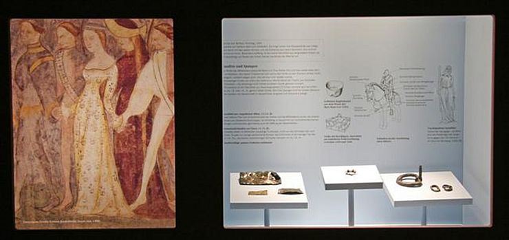 Vitrine im "Archäologie Museum Refugium St. Zeno"