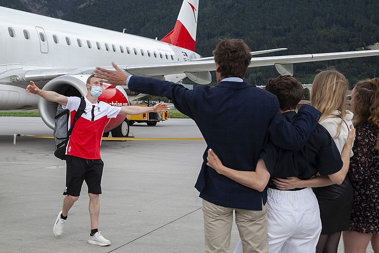 Schubert wird von seiner Familie am Flughafen erwartet