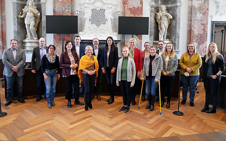 Mitglieder der Bundesratsausschüsse für Kinderrechte sowie Familie und Jugend zu Besuch im Tiroler Landtag.