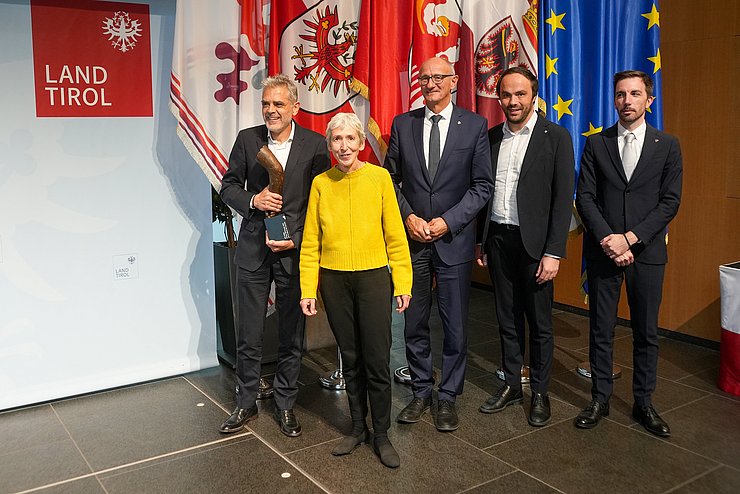 Lukas Mayr freut sich über den Preis