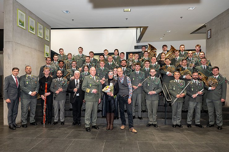 Gruppenaufnahme der Militärmusik Tirol