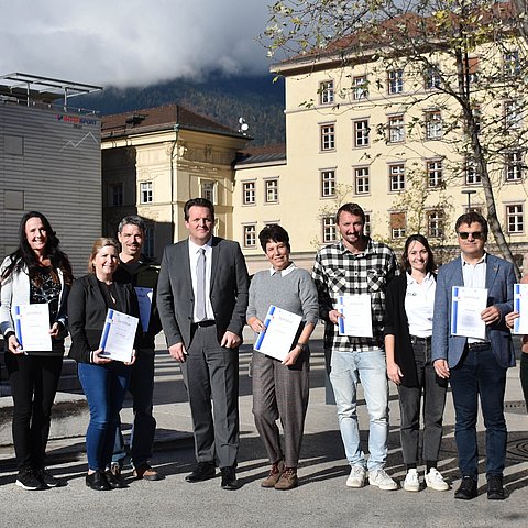 Gruppenfoto vor dem Landhaus