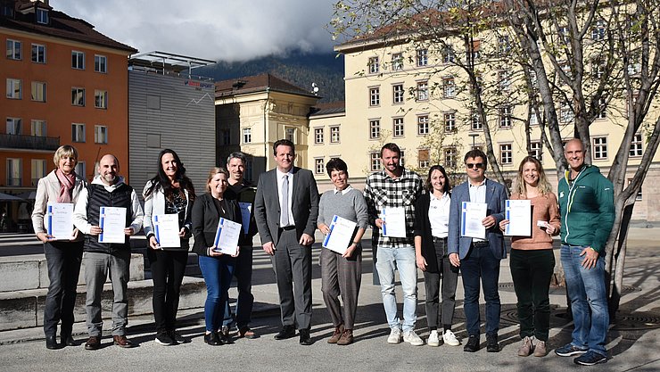 Gruppenfoto vor dem Landhaus