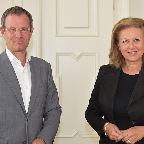 Wirtschafts- und Jugendlandesrätin Patrizia Zoller-Frischauf mit Manfred Pletzer, Vizepräsident der Wirtschaftskammer Tirol und Vorsitzender des WIFI Beirates. 