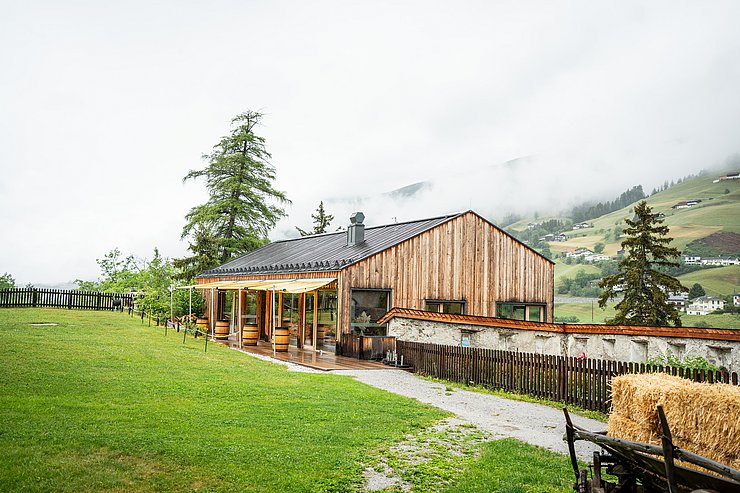 © Land Tirol/Fitsch Blick auf Gebäude