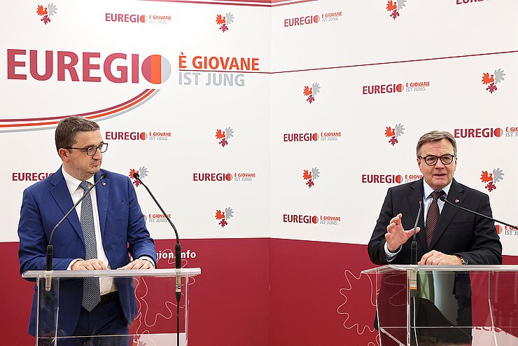 LH Fugatti und LH Platter sprechen nach der Vorstandssitzung mit den MedienvertreterInnen