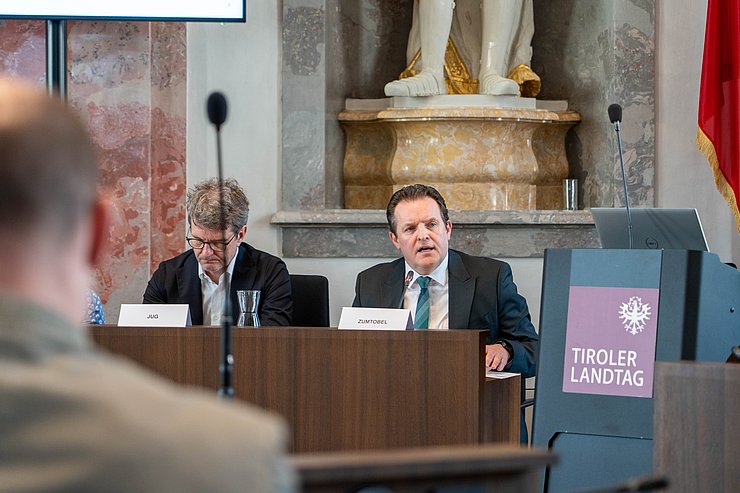 Die Abgeordneten tauschten sich dabei etwa mit LR René Zumtobel...