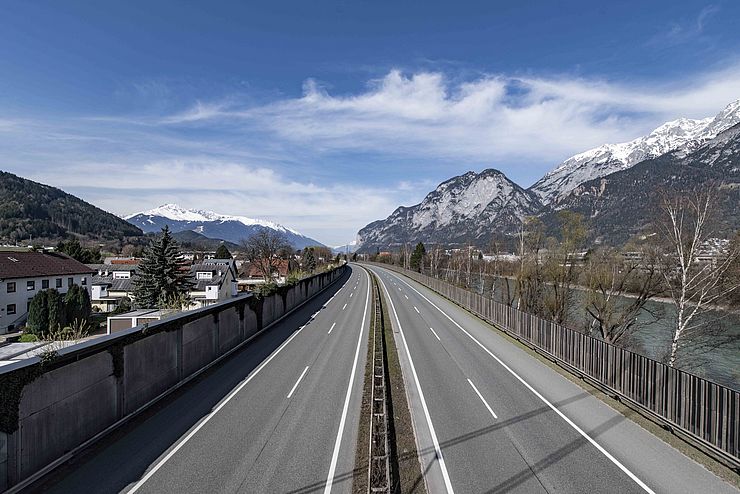 Ungewohntes Bild in Tirol: Autofreie Autobahn in der Osterwoche
