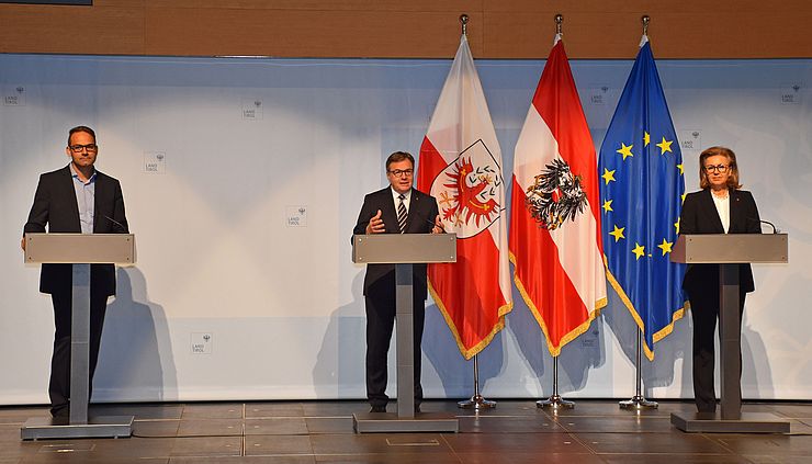 Von links: Wirtschaftskammer-Tirol-Präsident Christoph Walser, Landeshauptmann Günther Platter, Wirtschaftslandesrätin Patrizia Zoller-Frischauf. 