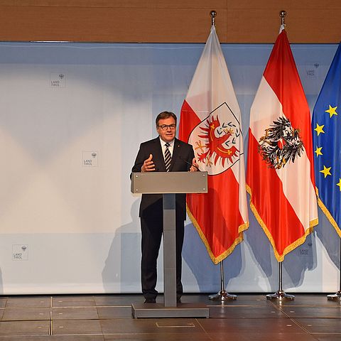 Von links: Wirtschaftskammer-Tirol-Präsident Christoph Walser, Landeshauptmann Günther Platter, Wirtschaftslandesrätin Patrizia Zoller-Frischauf. 