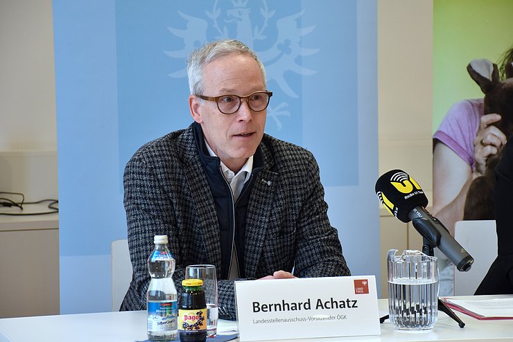 Podium Pressekonferenz