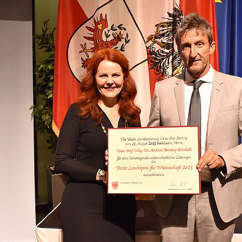 Cornelia Hagele mit Andreas Bernkop-Schnürch.