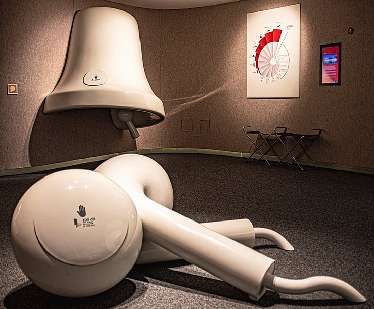 Ausstellung "Klangwelt" im Museum "AUDIOVERSUM Science Center" in Innsbruck.